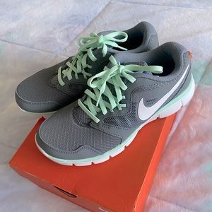 Nike Women's Gray and Mint Sneakers Used Condition